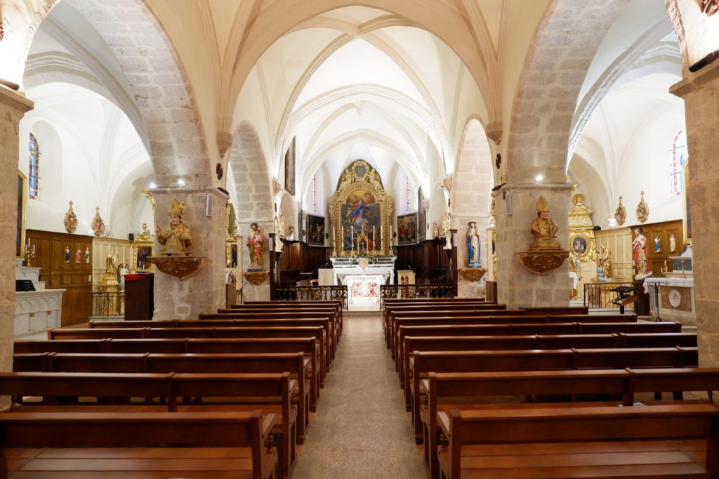 Intérieur de l'Église de Méounes les Montrieux